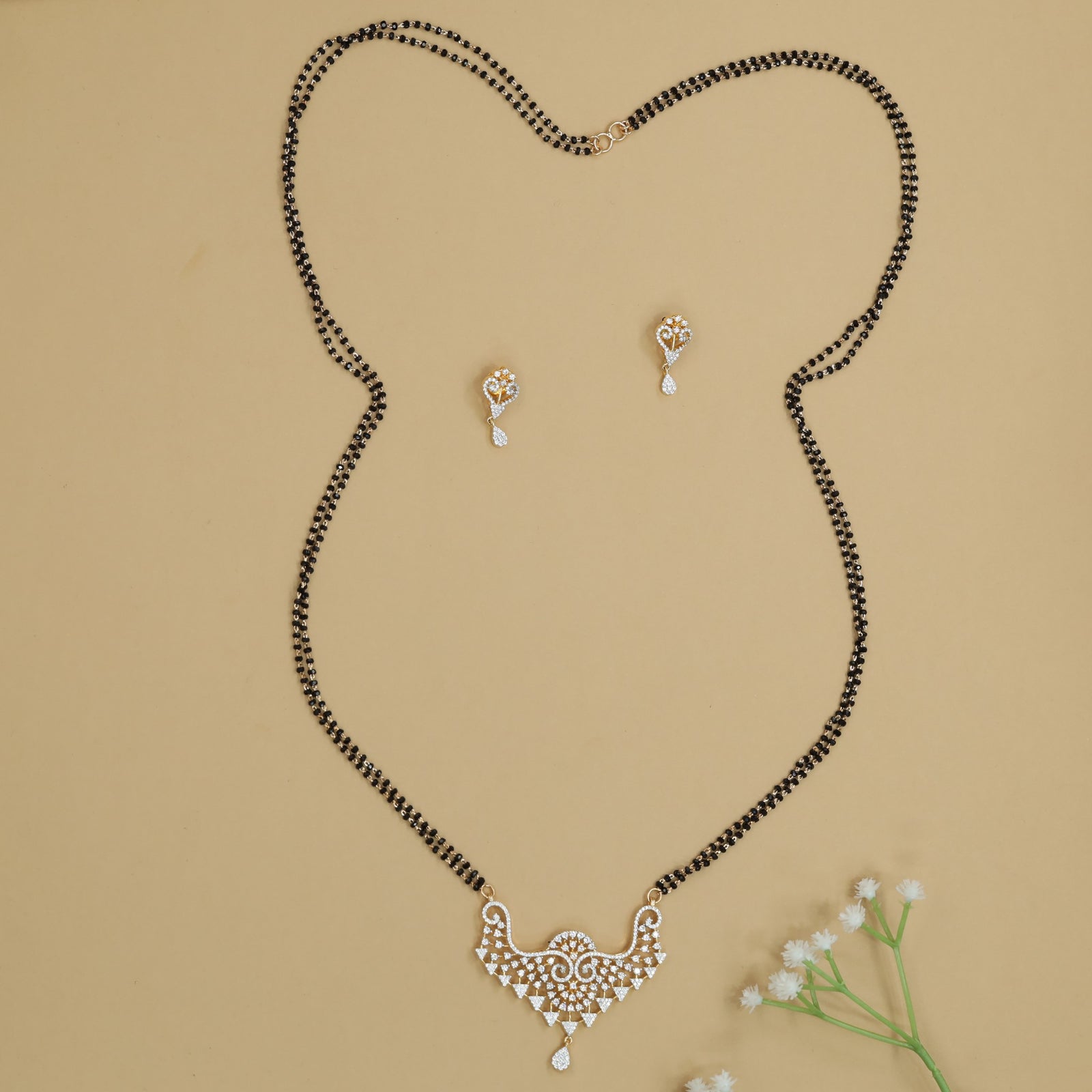 Luxe Swirl Gj Mangalsutra with Geometric Pendant Pattern