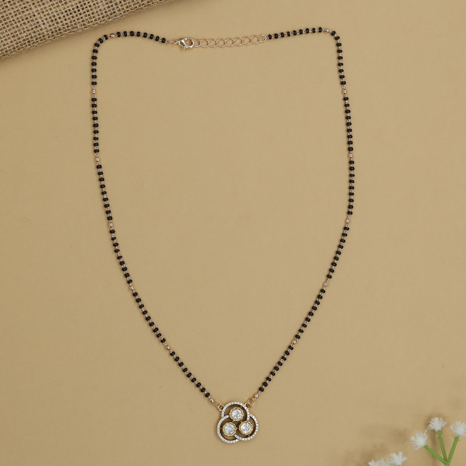 Traditional Kundan Mangalsutra with Cluster Border Pattern
