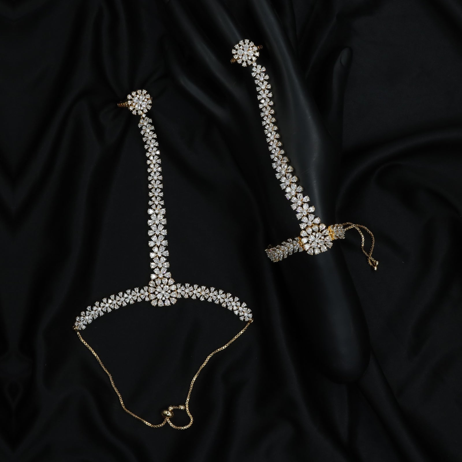 Classic Panja Gj Panja with Structured Chain Arrangement and Wrist Styling