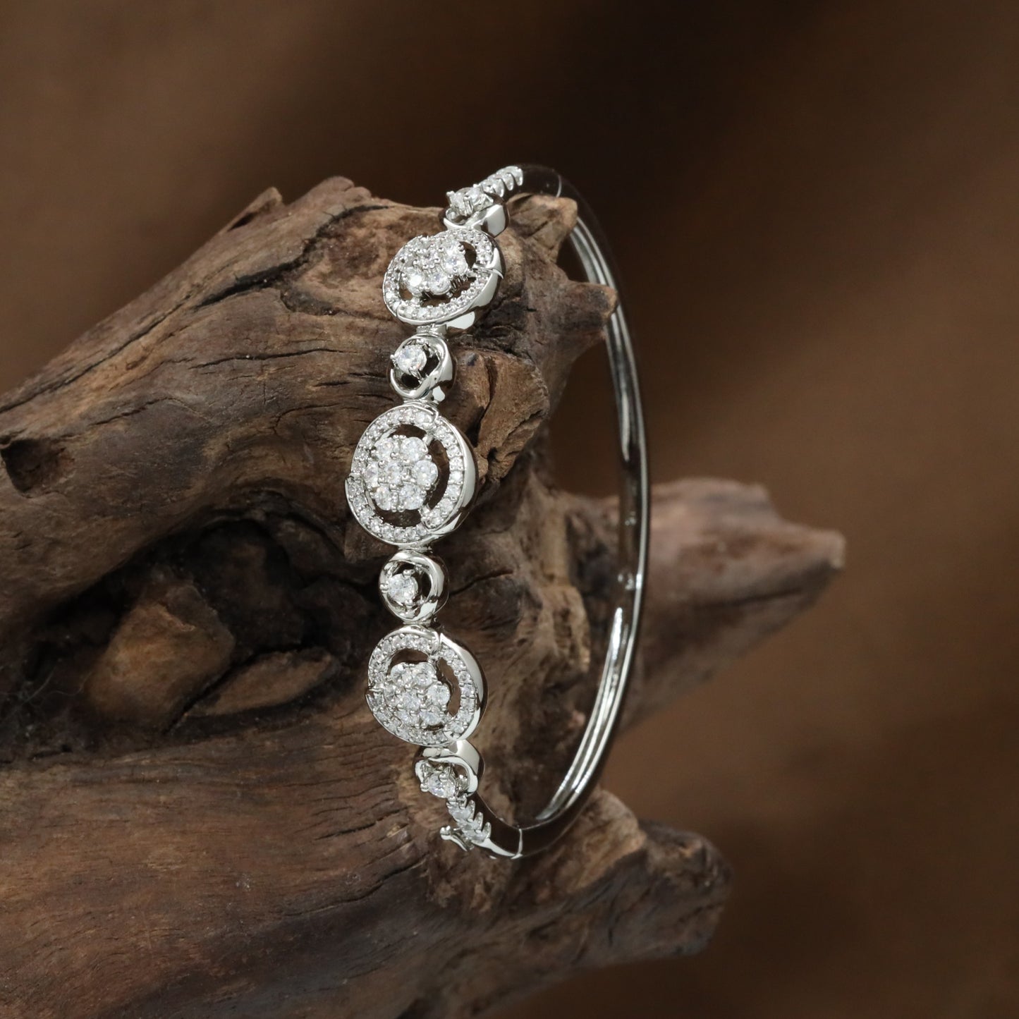 Branch Swirl Kada with Curved Frame Placement and Structured Styling