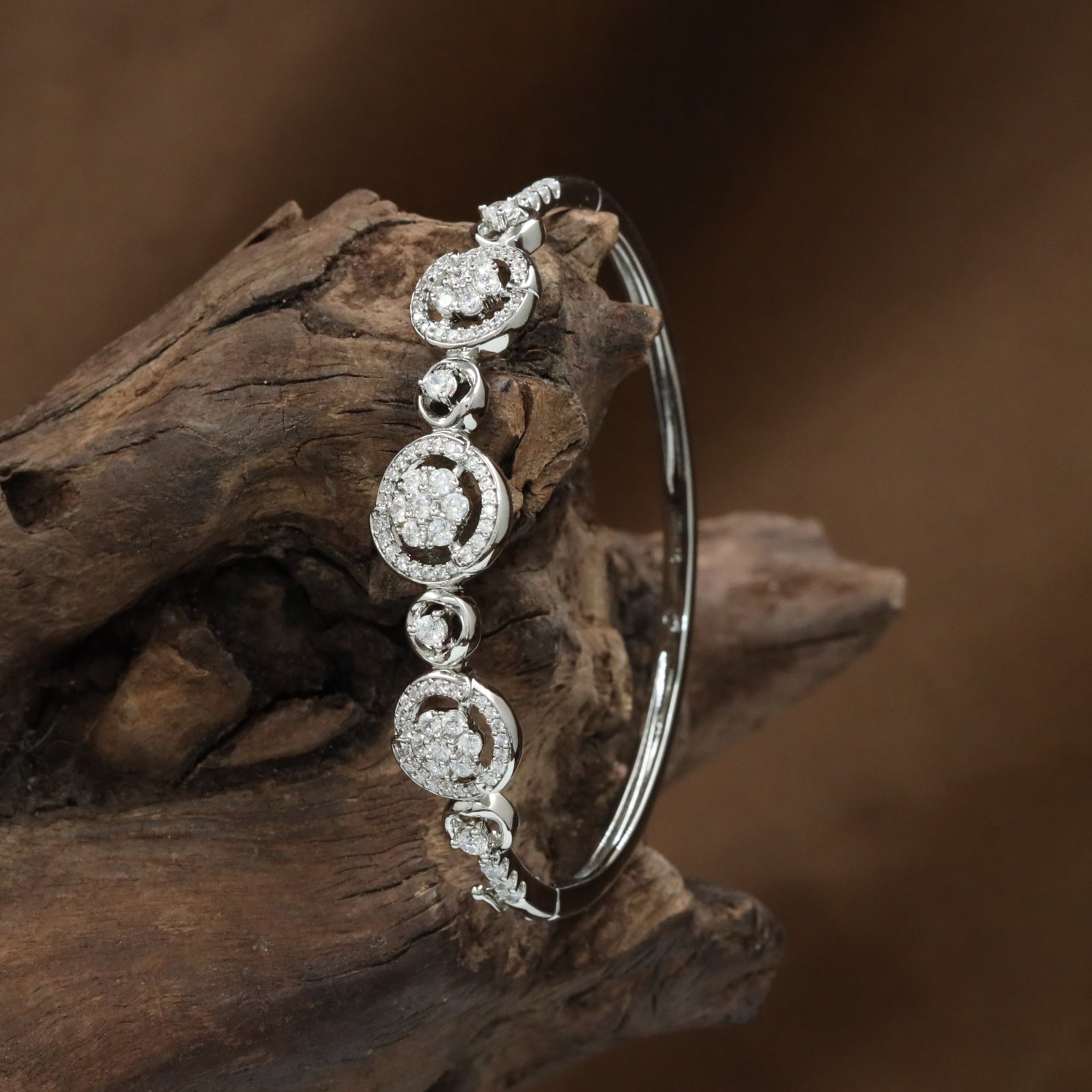 Branch Swirl Kada with Curved Frame Placement and Structured Styling