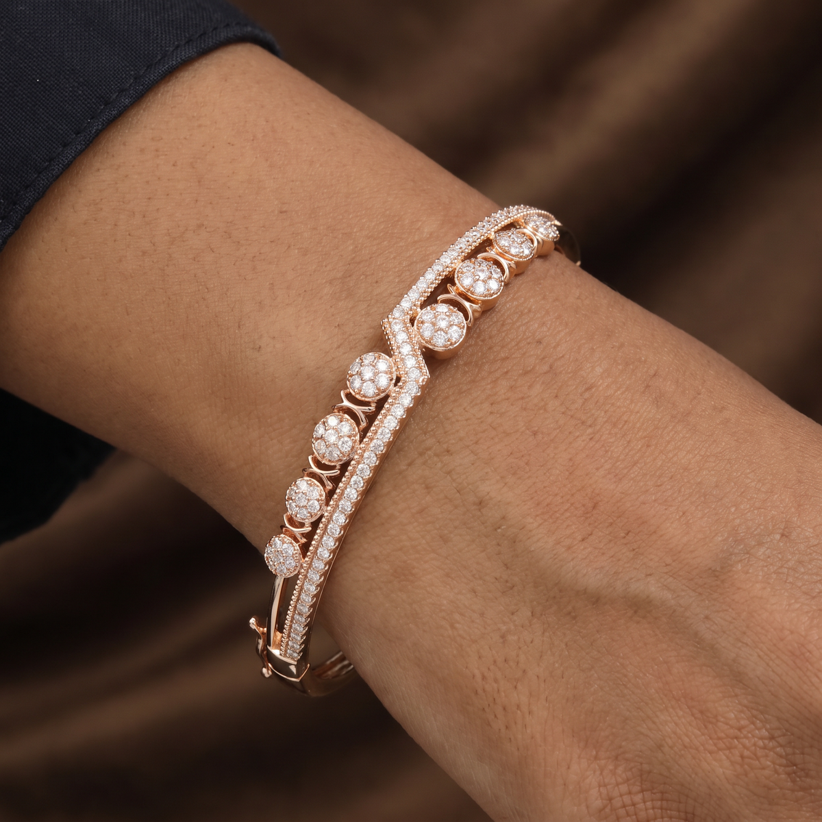 Bloom Disc Kada with Repeating Floral Arrangement and Border Detailing