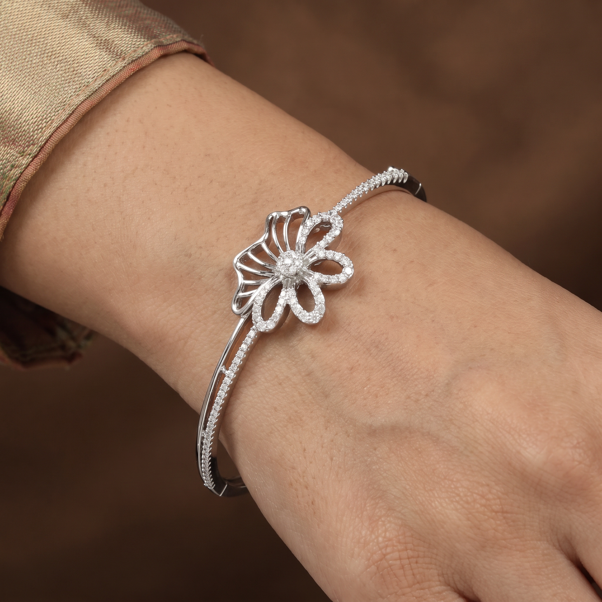 Bloom Outline Kada with Floral Petal Arrangement and Border Detailing
