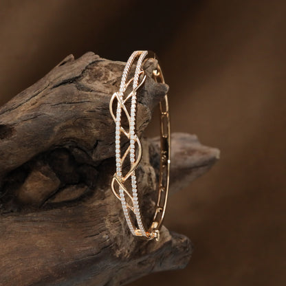 Drape Twist Kada with Interlocked Pattern Styling and Border Placement