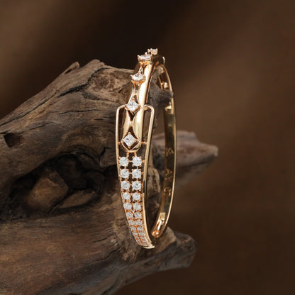 Angular Frame Kada with Geometric Center Arrangement and Border Detailing