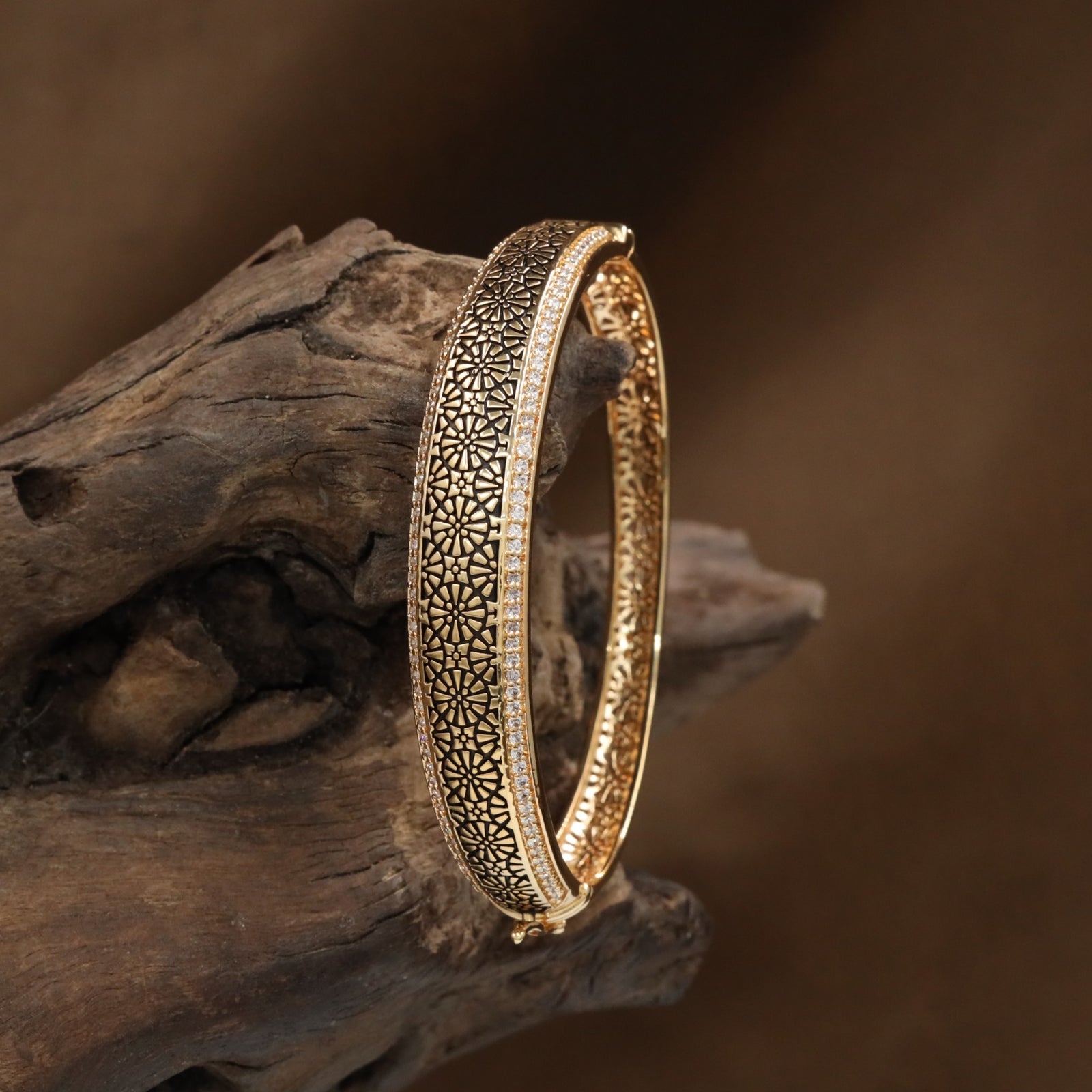 Border Band Kada with Multi Line Arrangement and Structured Detailing