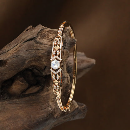 Elevated Frame Kada with Structured Hexagon Arrangement and Compact Detailing