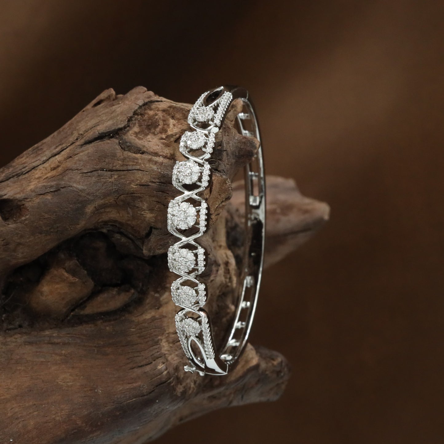 Royal Floral Kada with Structured Connector Pattern and Oval Placement