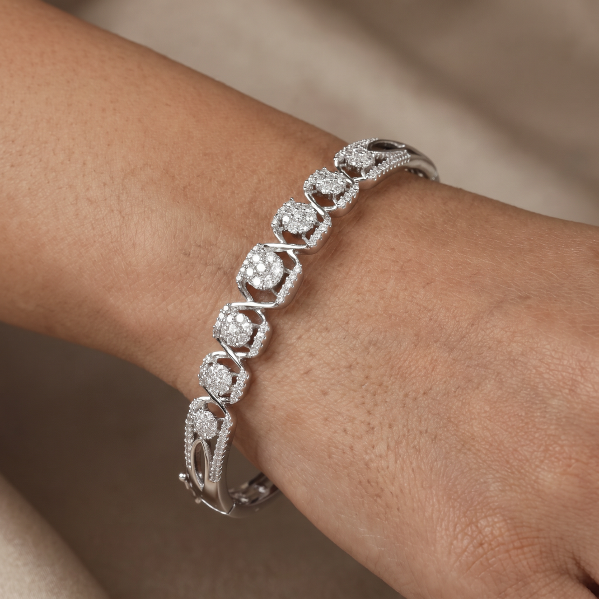 Royal Floral Kada with Structured Connector Pattern and Oval Placement