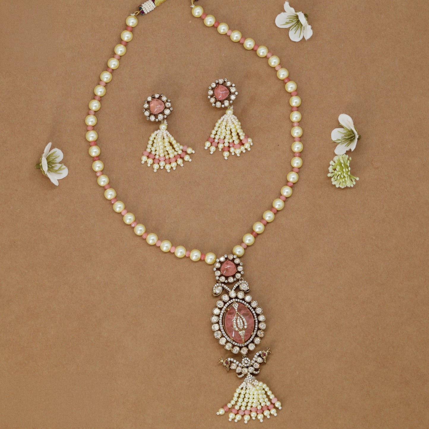 Kundan Haara with Floral Medallion Links and Fan-Shaped Bead Tassel