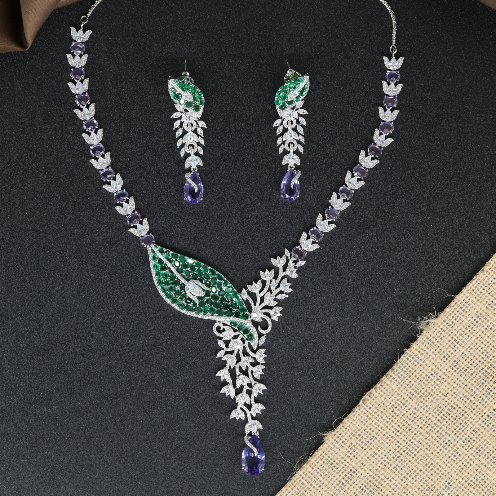 Elegant Leaf Motif Necklace Set with Statement Drop Pendant
