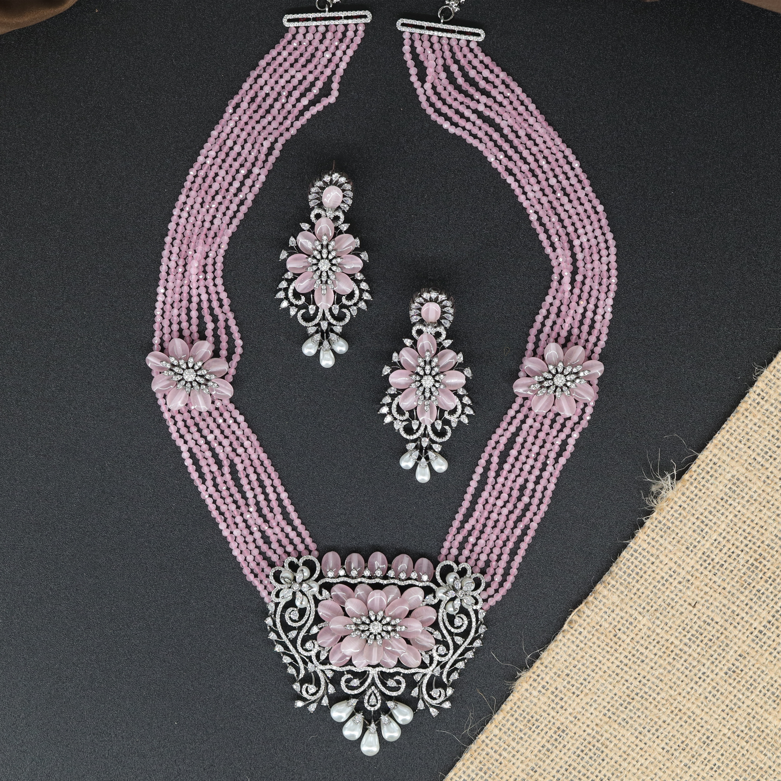 Decorative Floral Pattern Crystal Beads Long Haara with Pendant Drop