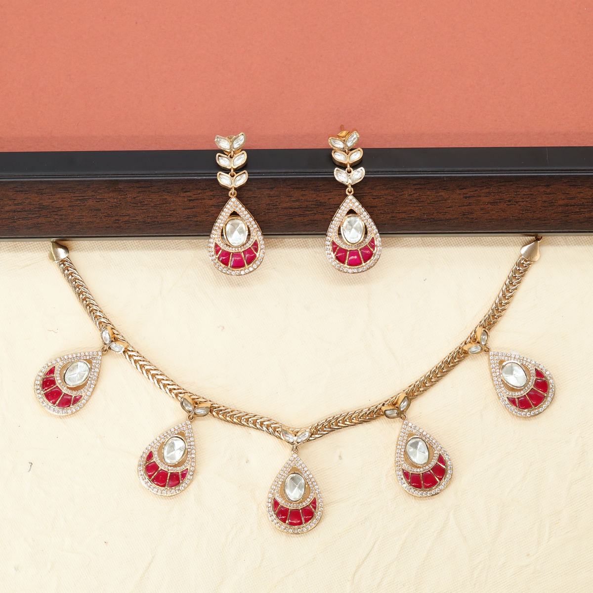 Stylish Rope Chain Necklace with Drop Elements and Matching Earrings