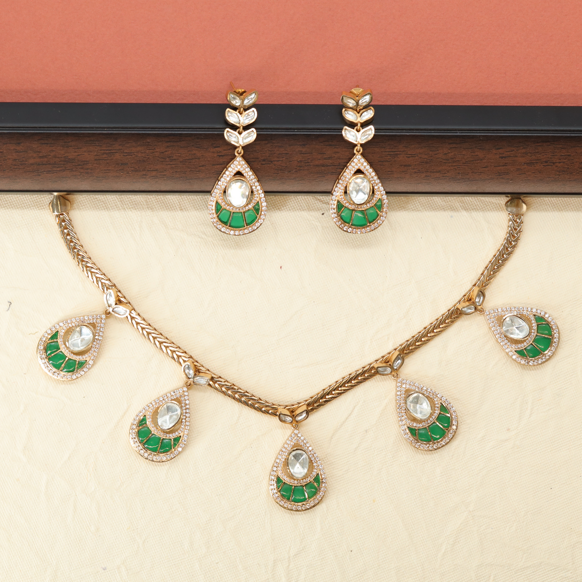 Stylish Rope Chain Necklace with Drop Elements and Matching Earrings