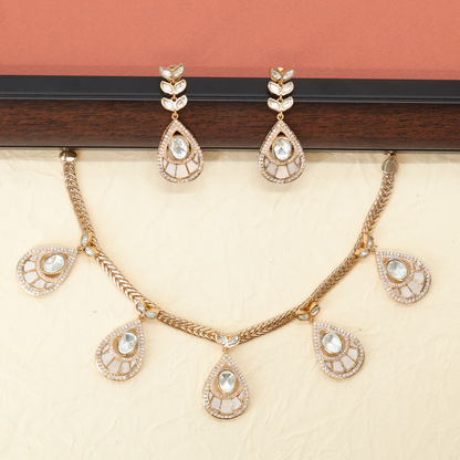 Stylish Rope Chain Necklace with Drop Elements and Matching Earrings