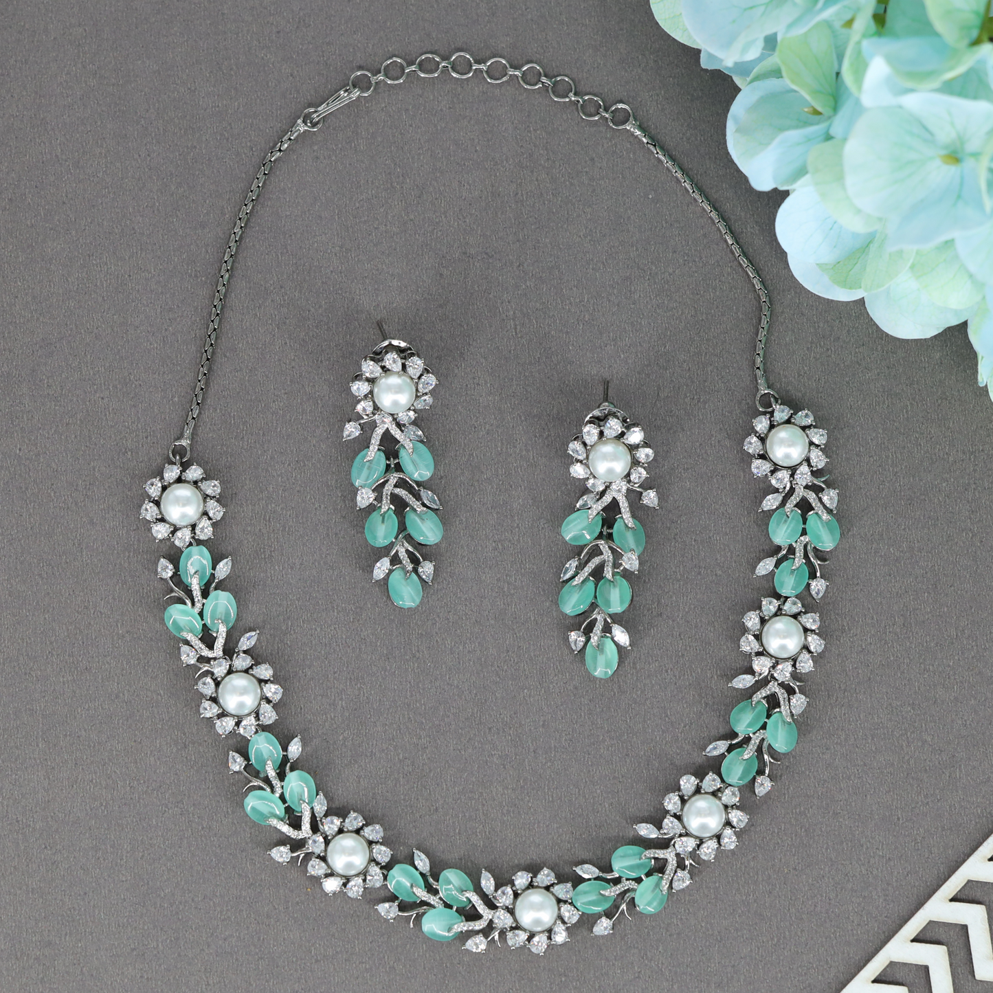 Artistic Branch Link Necklace with Floral Pearl Clusters