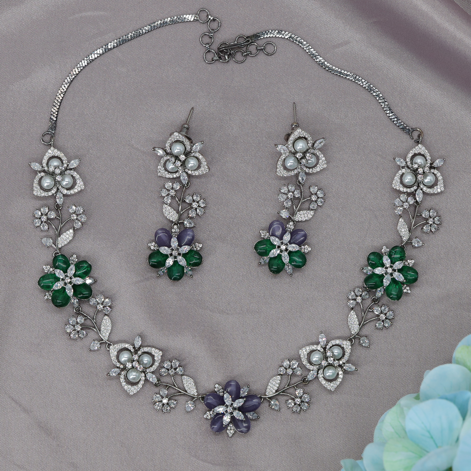 Stylish Botanical Motif Necklace Set with Elegant Crytalstal Leaves
