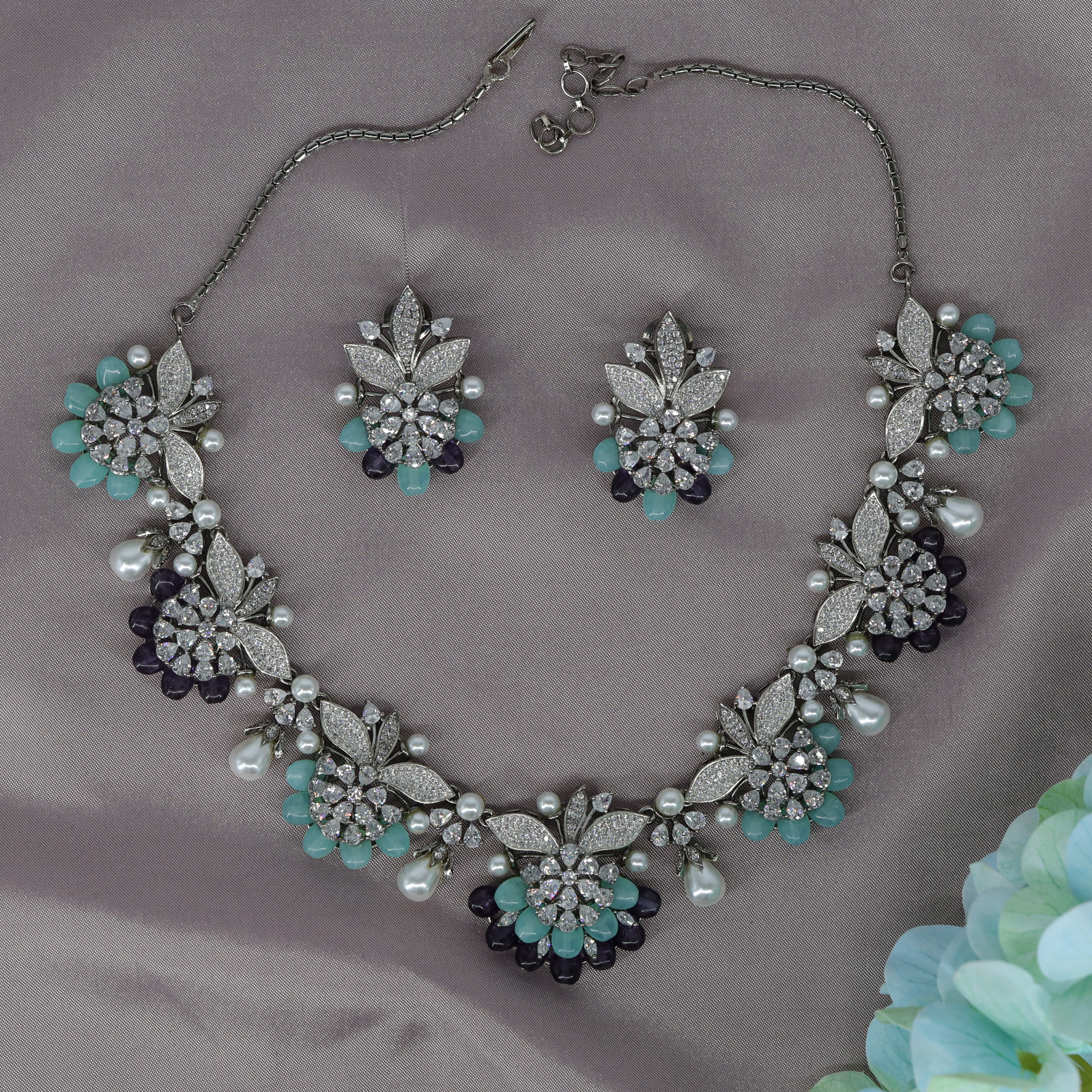 Dazzling Crytalstal Petal Necklace Set with Cluster Motifs and Decorative Drops
