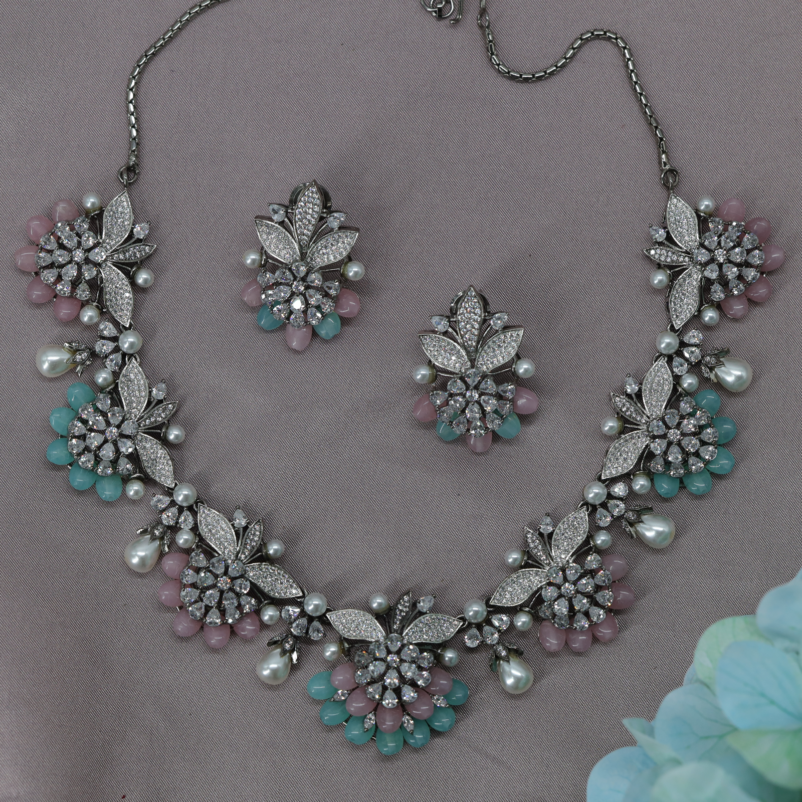 Dazzling Crytalstal Petal Necklace Set with Cluster Motifs and Decorative Drops
