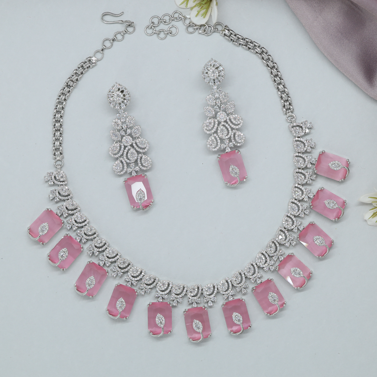 Artistic Rectangular Necklace with Repeating Drop Elements and Stylish Finish