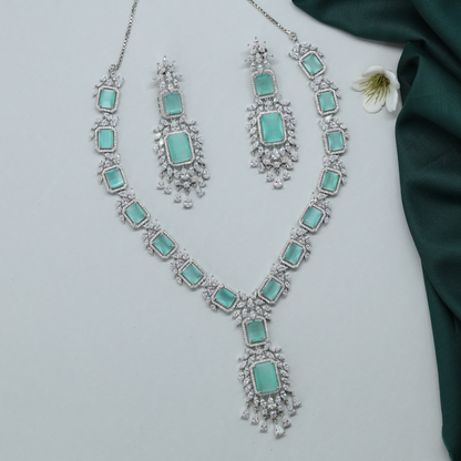 Stylish Linear Necklace with Balanced Frame Layout and Long Earrings