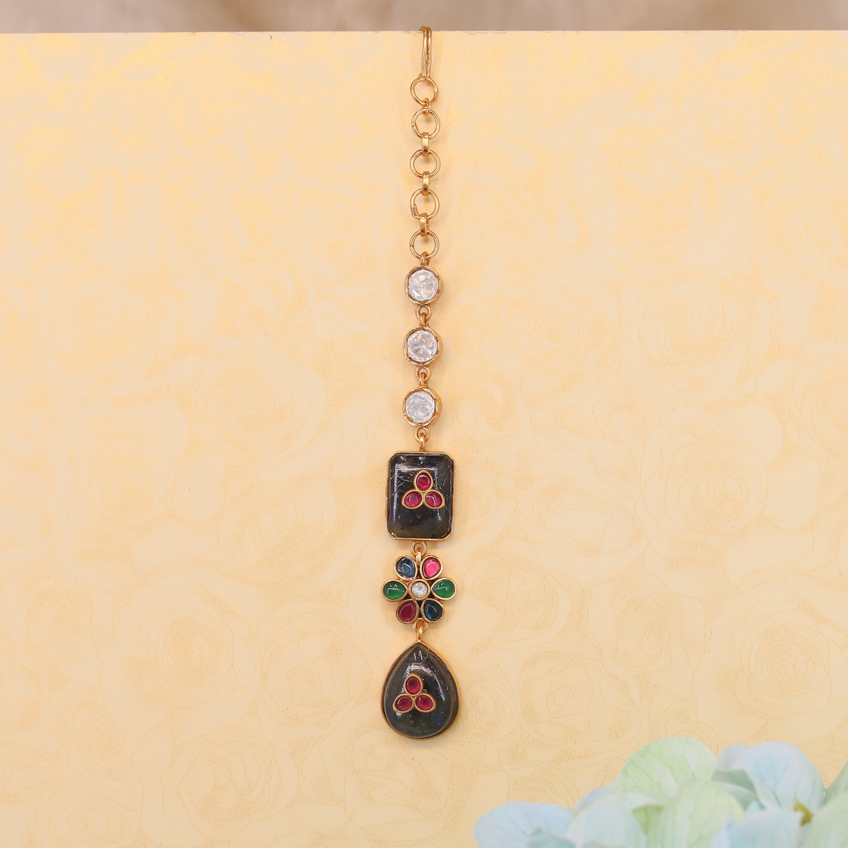 Heritage Inspired Mang Tikka with Multi Element Pendant Design