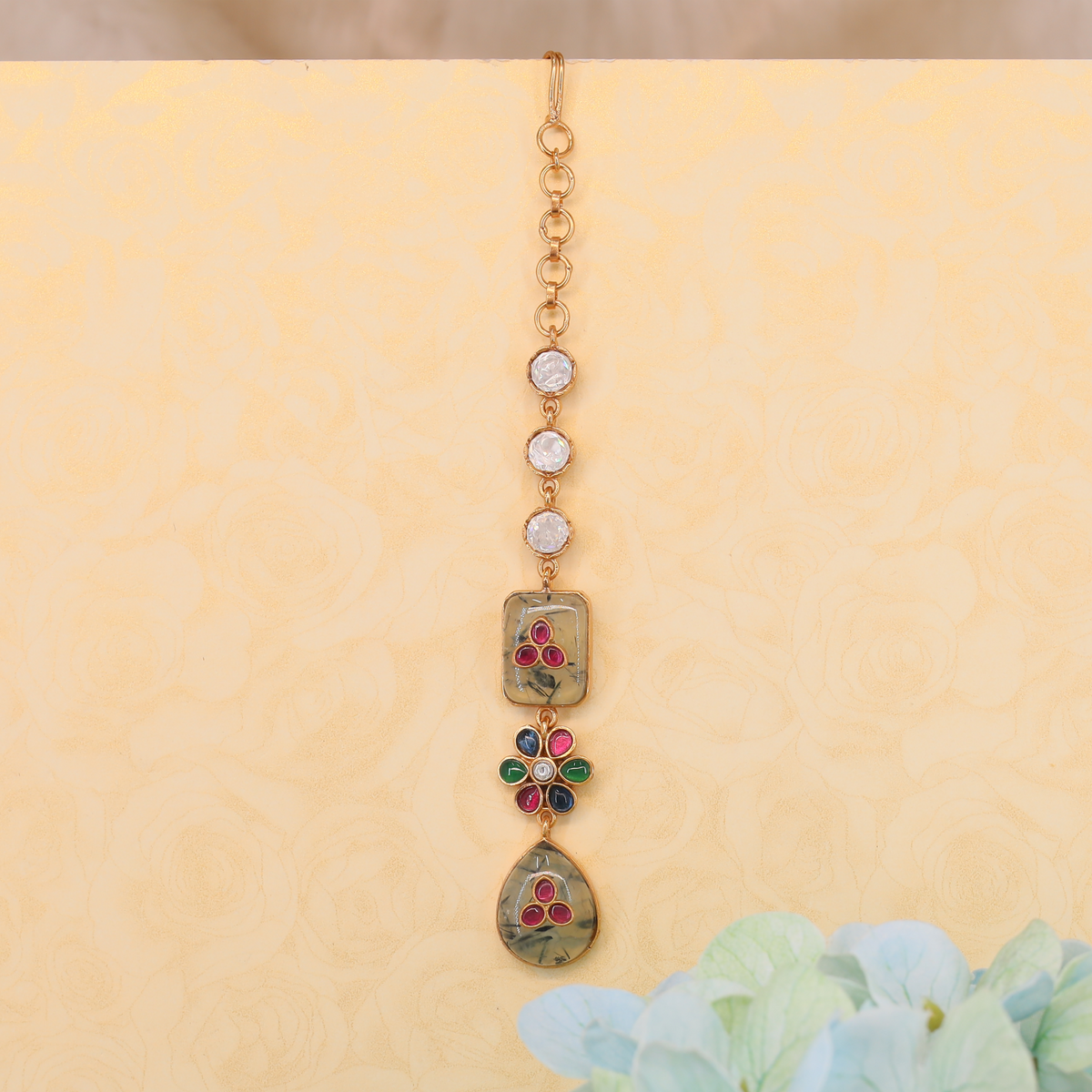 Heritage Inspired Mang Tikka with Multi Element Pendant Design