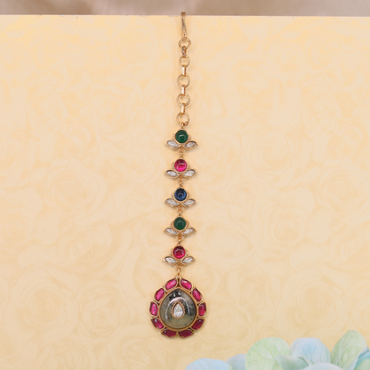 Graceful Ethnic Maang Tikka with Linked Motif Design