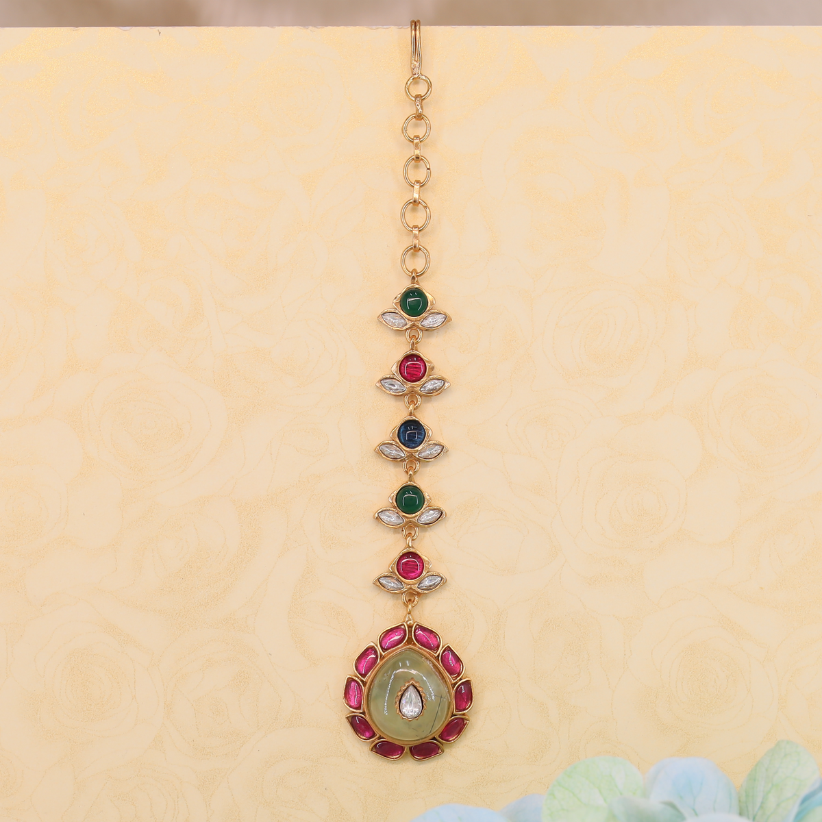 Graceful Ethnic Maang Tikka with Linked Motif Design