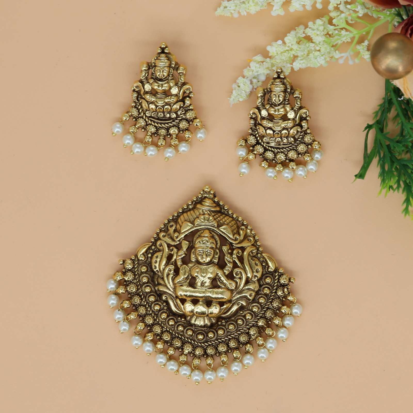 Decorative Lakshmi Shrine Pendant Set with Layered Motif Border