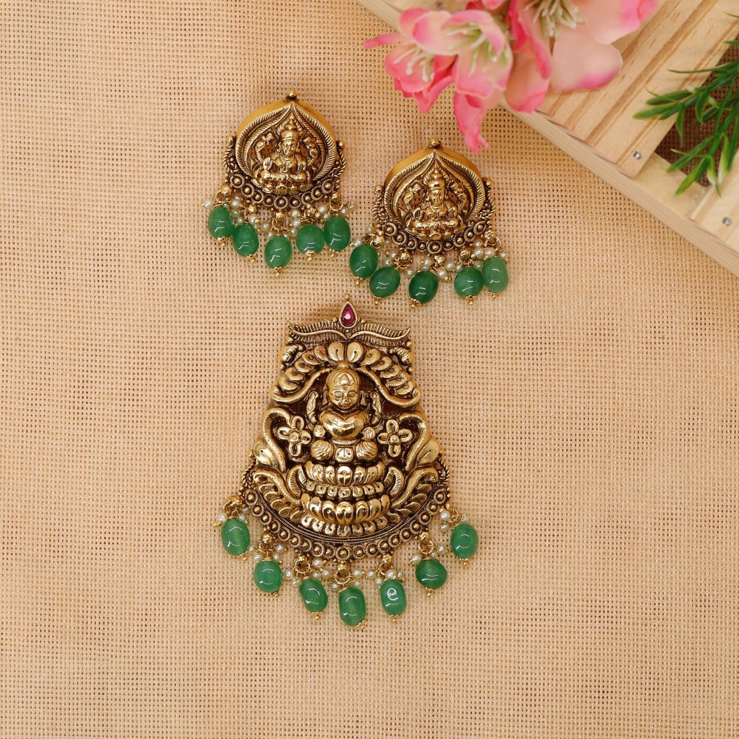 Lakshmi pendant set featuring ornate arches and delicate hanging elements