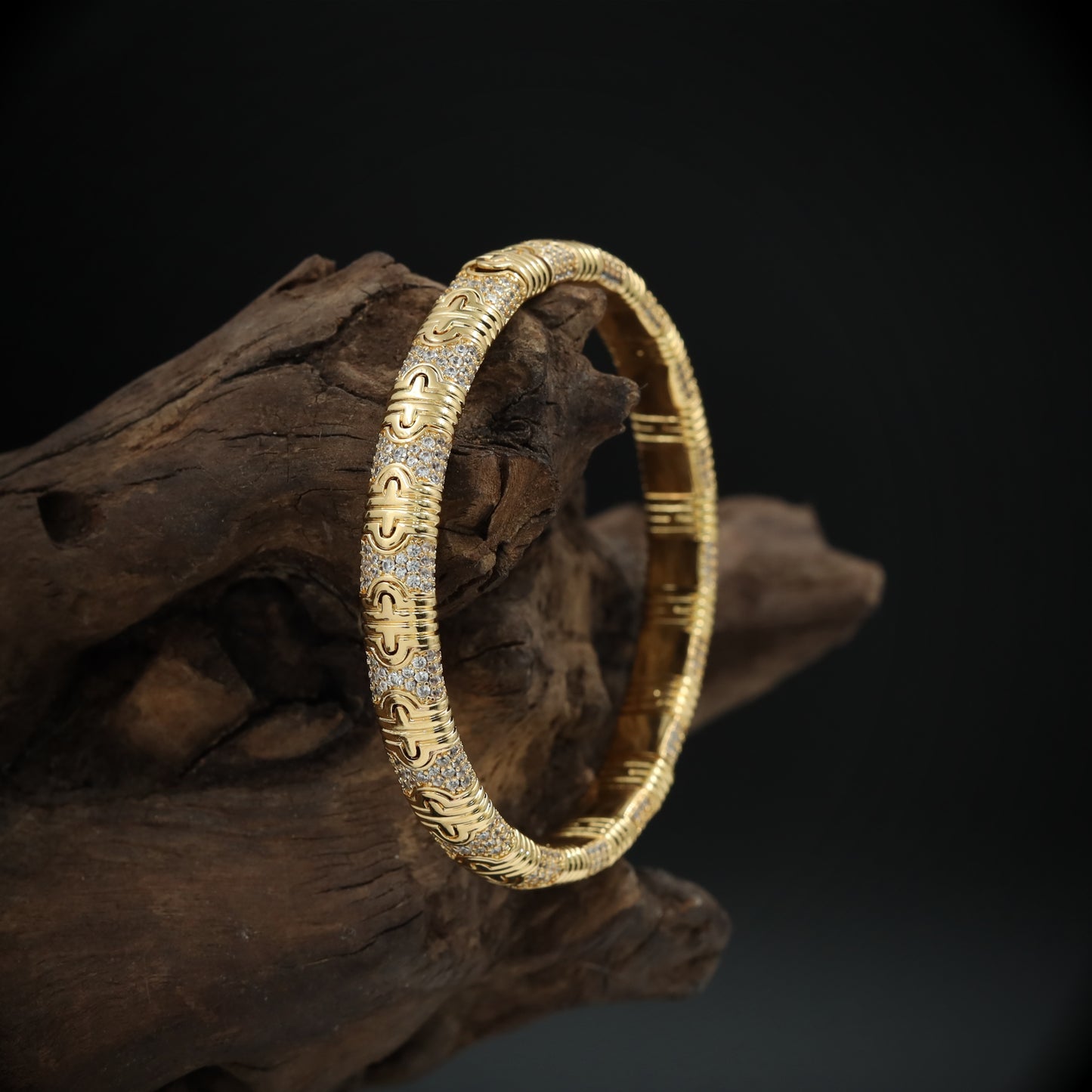 Classic Pattern Bracelet with Continuous Design and Raised Motif Elements