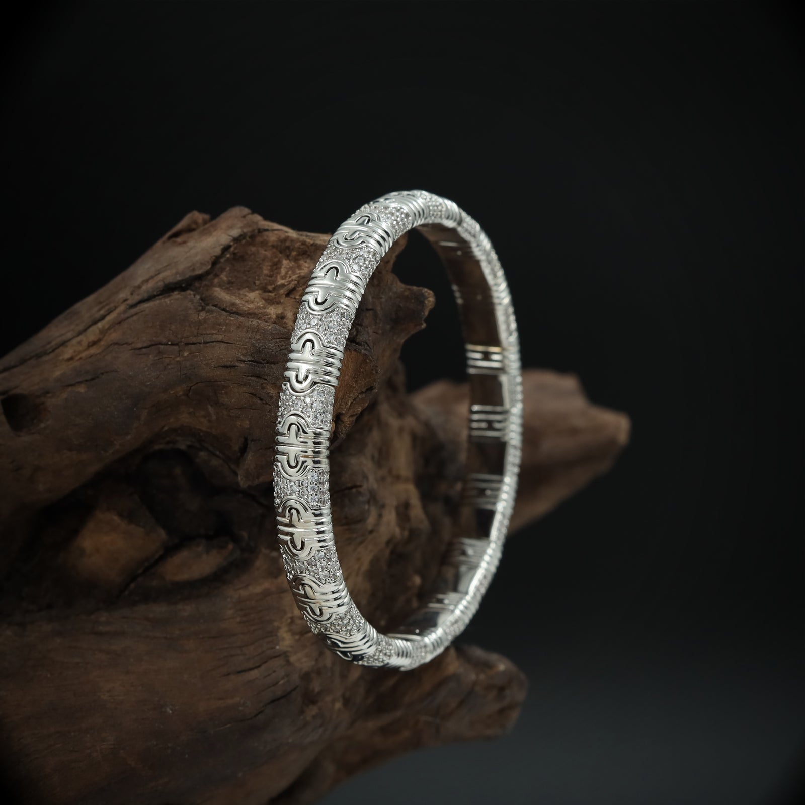 Classic Pattern Bracelet with Continuous Design and Raised Motif Elements