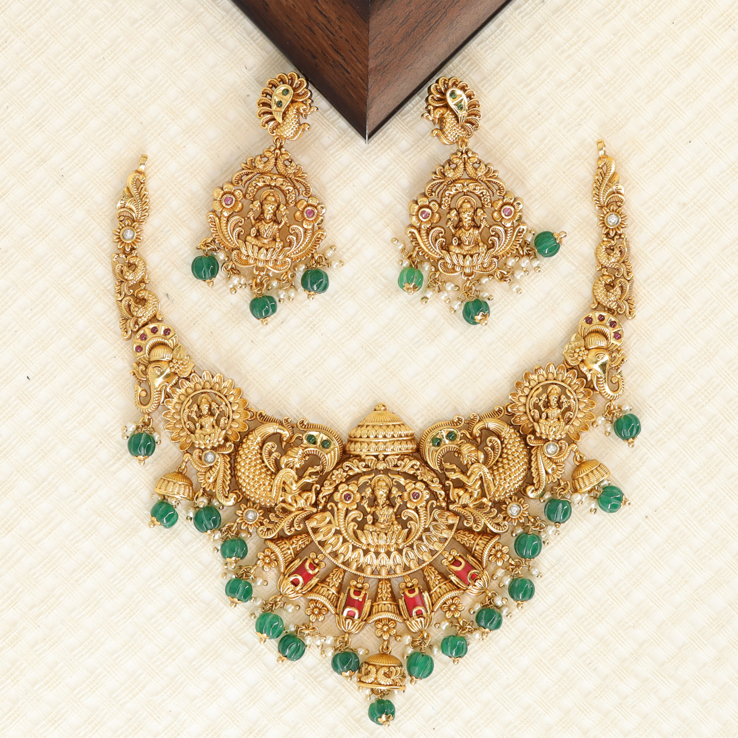 Antique Necklace X105830