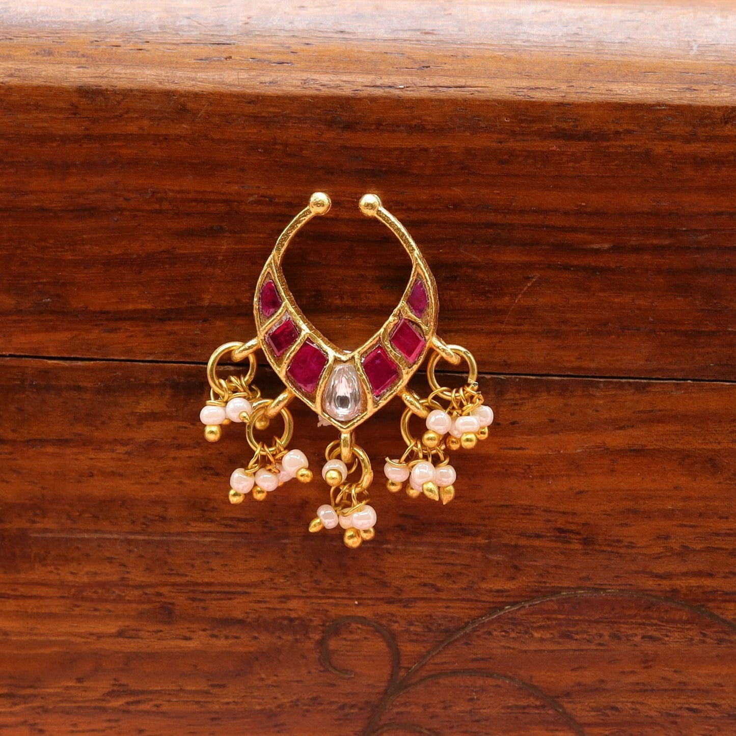 Panelled curve nose pin with central drop accent and bead cluster finish