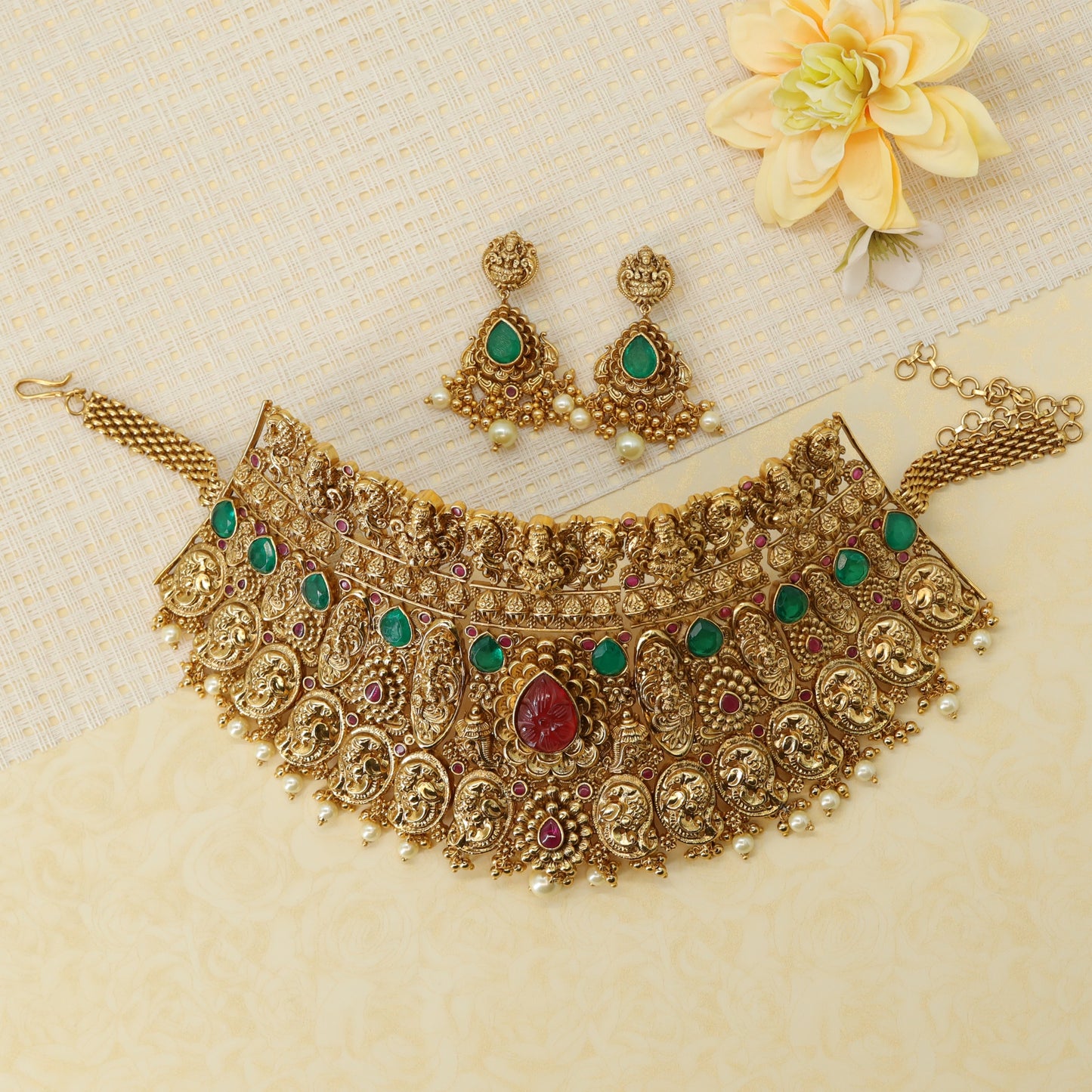 Antique Choker X106595