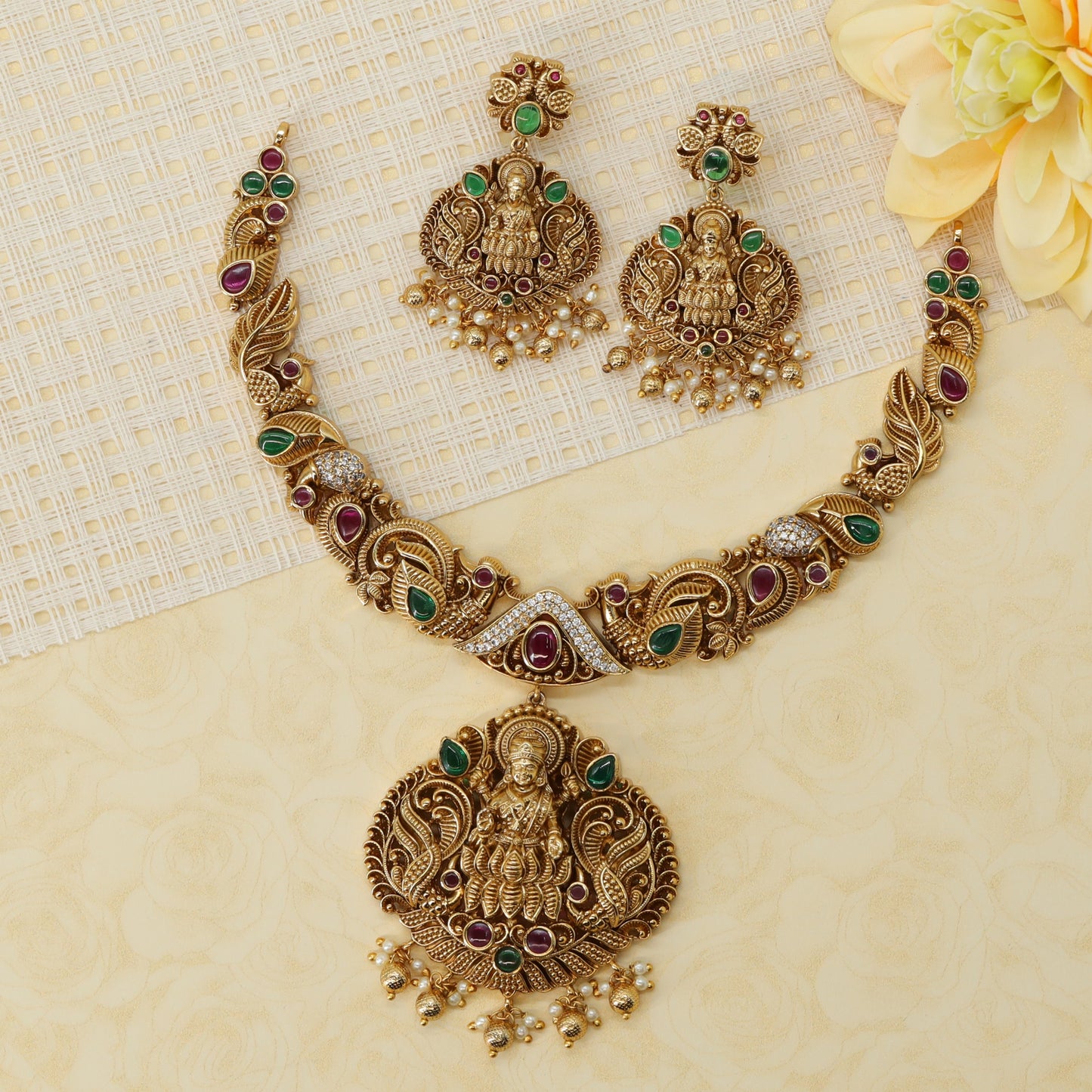 Antique Necklace X106600