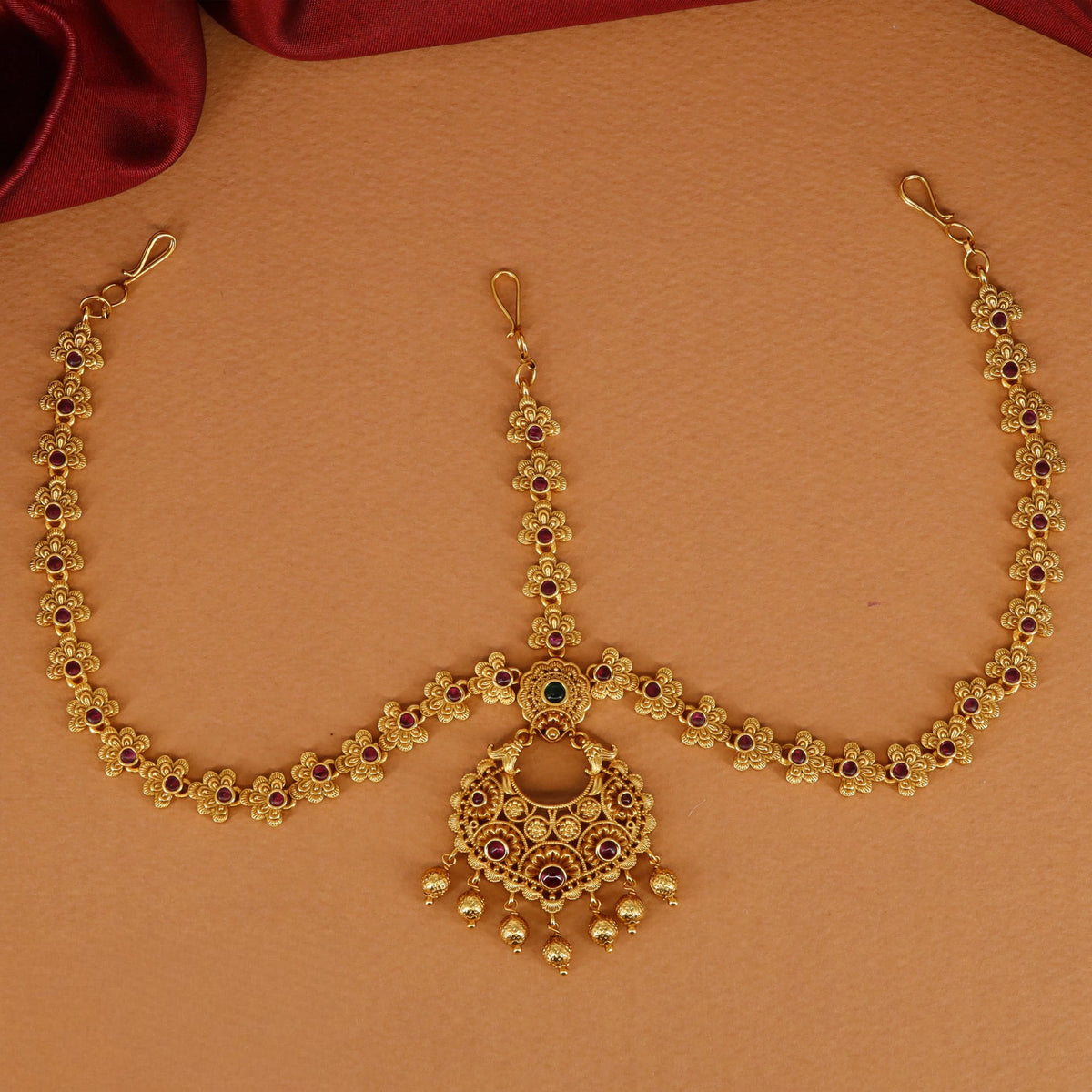 Heritage Style Flower Link Headset with Ornate Pendant Focus