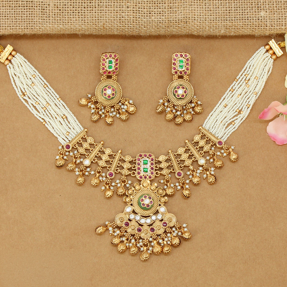 Kundan Pearl Necklace With Intricate Floral Detailing