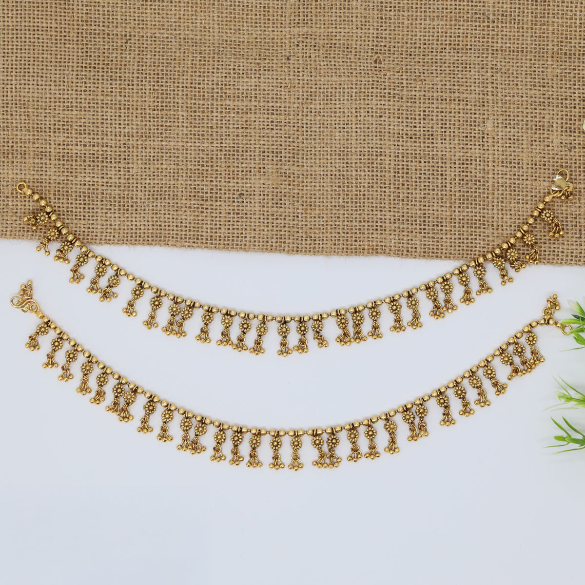 Antique Payal With Delicate Hanging Details