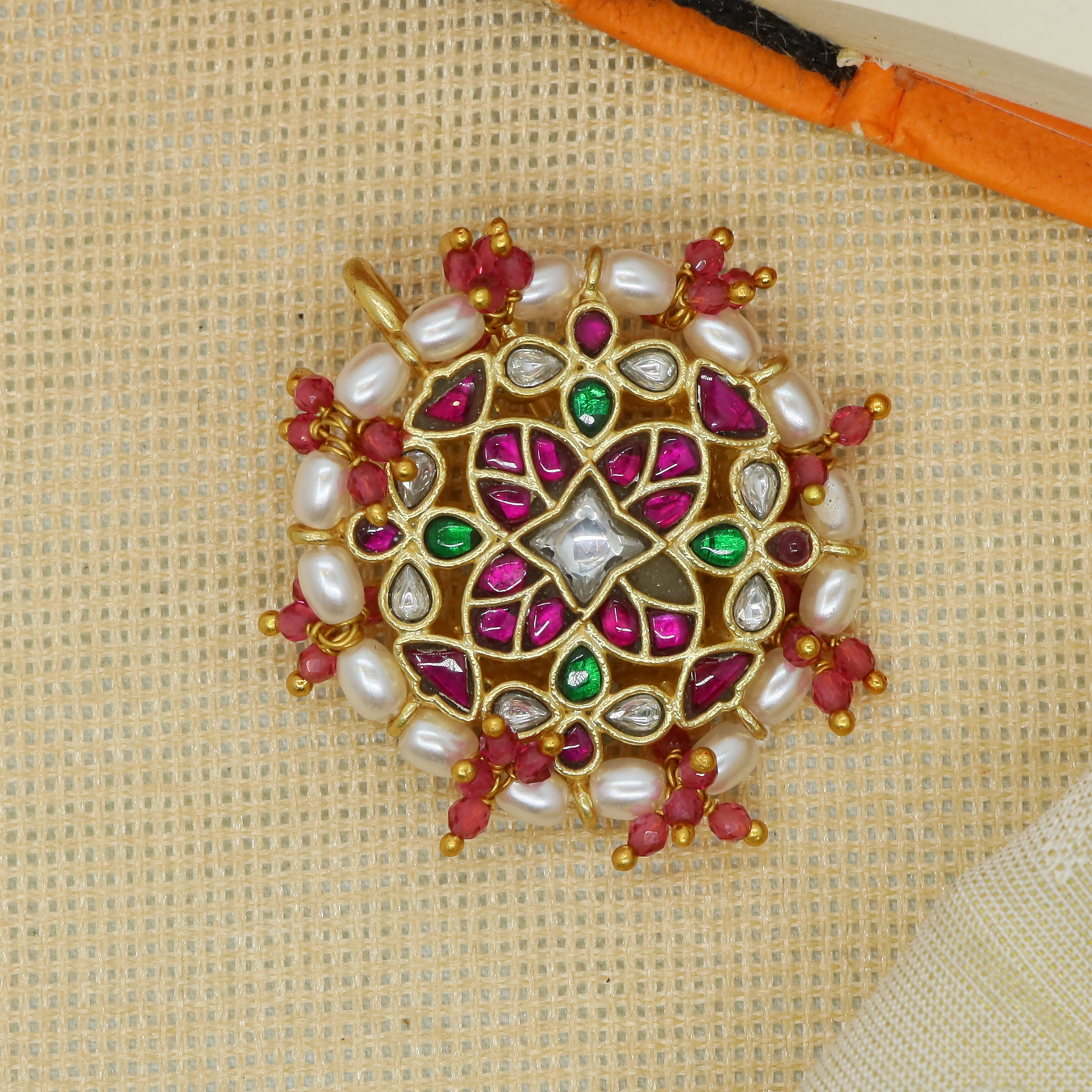 Star Grid Jade Bille with Geometric Center and Pearl Border Detailing