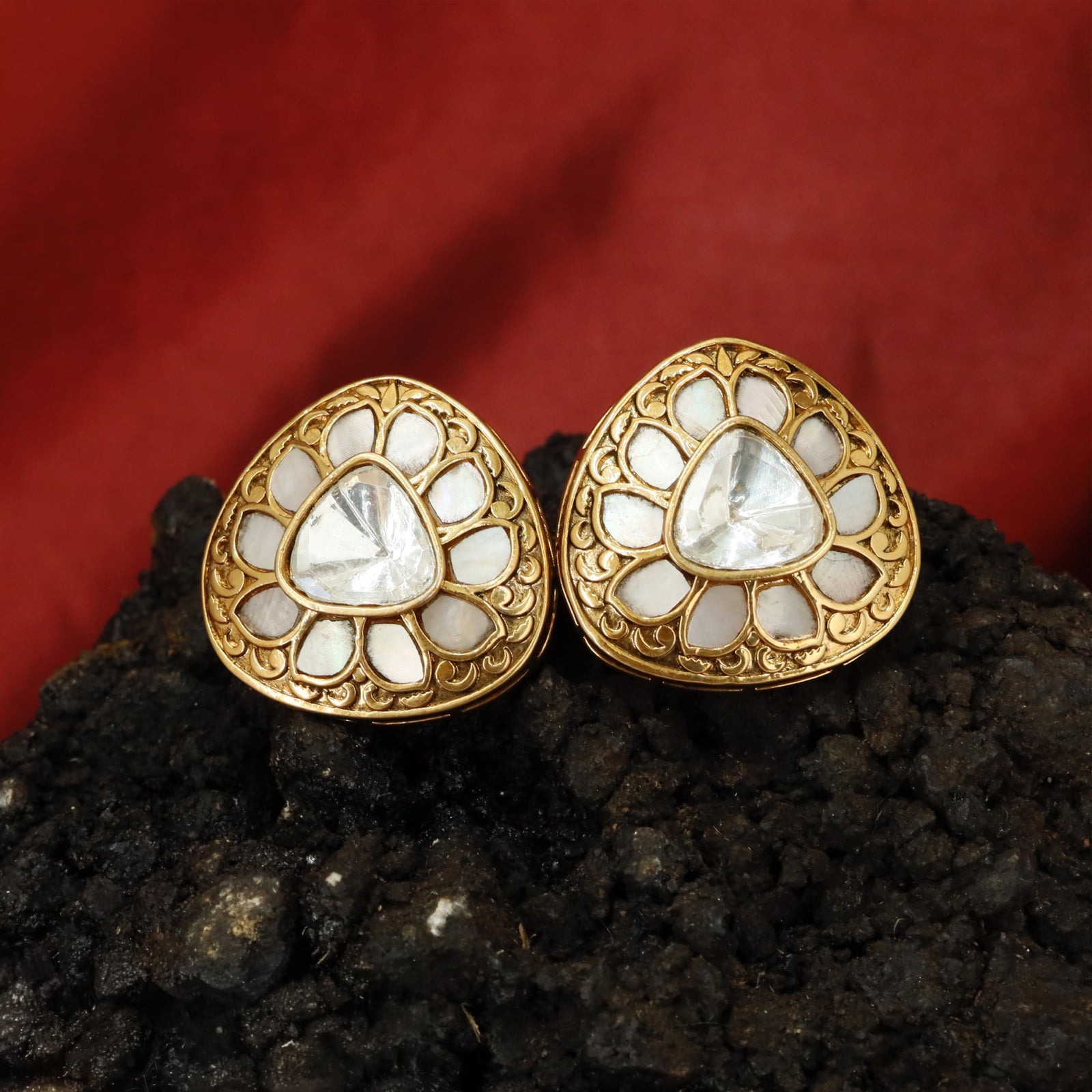 Elegant Triangle Core Stud Earrings with Symmetrical Petal Spread and Border Work