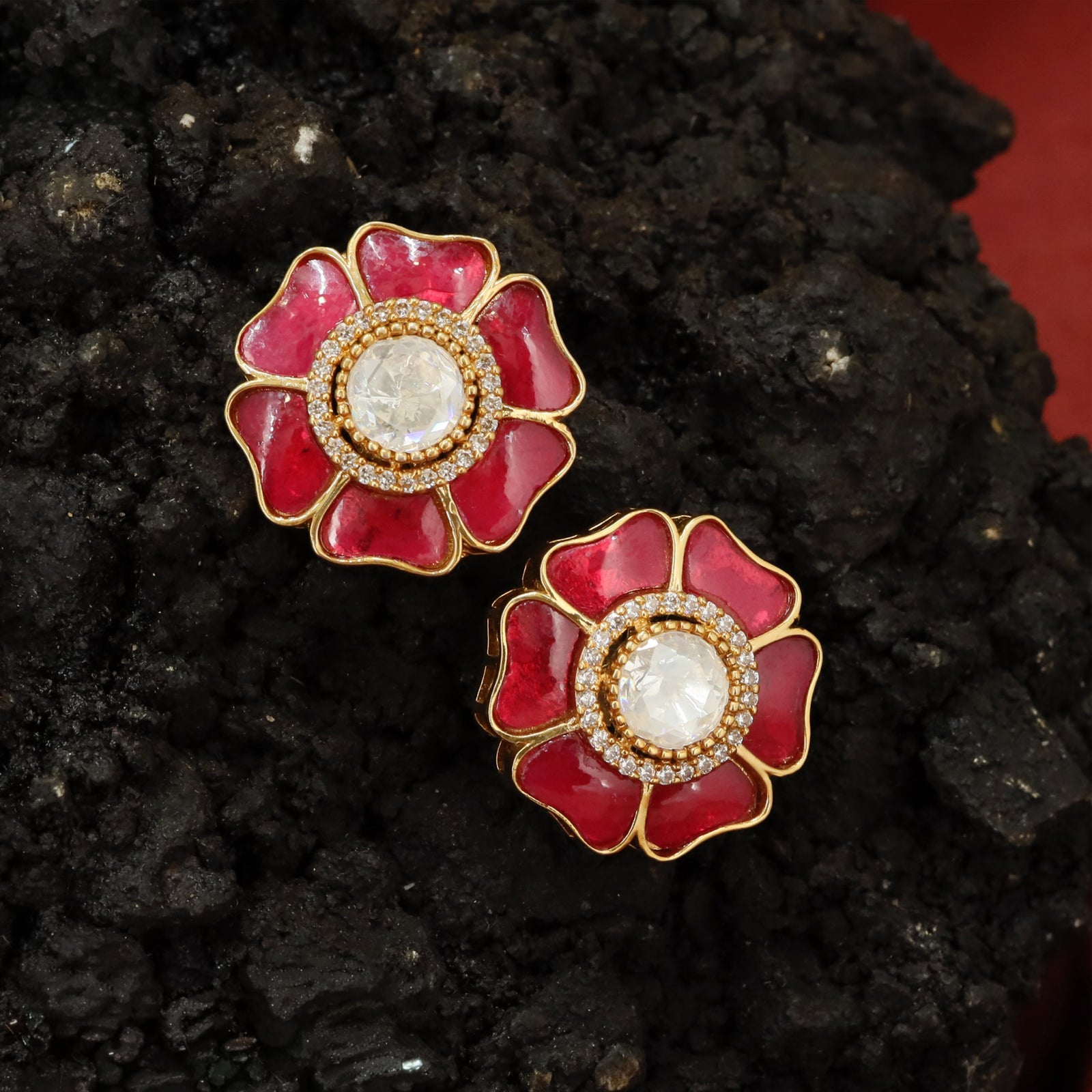 Detailed Blossom Stud Earrings with Even Petal Distribution and Central Accent
