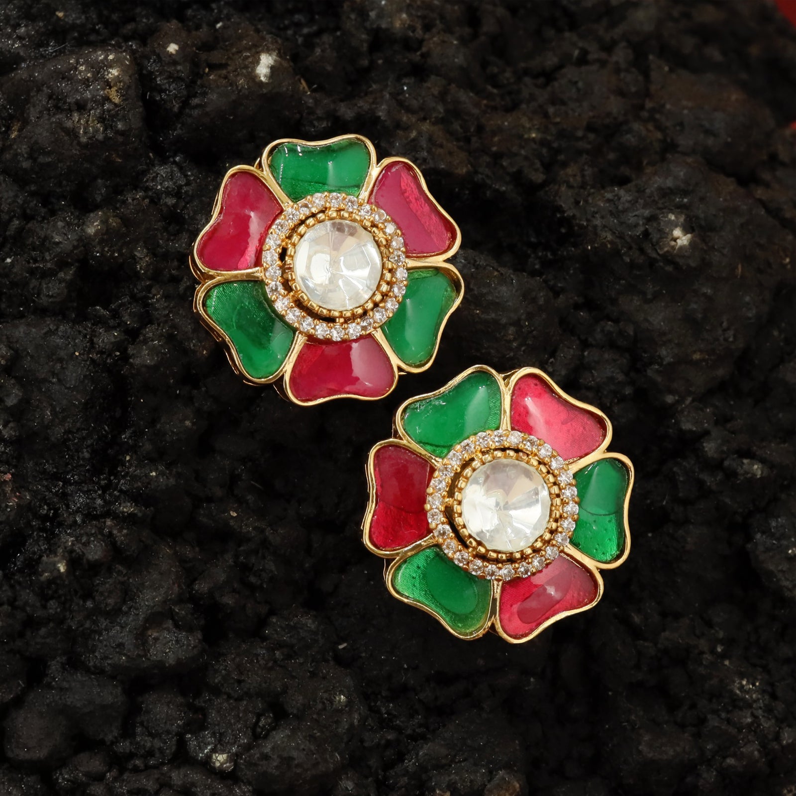 Detailed Blossom Stud Earrings with Even Petal Distribution and Central Accent