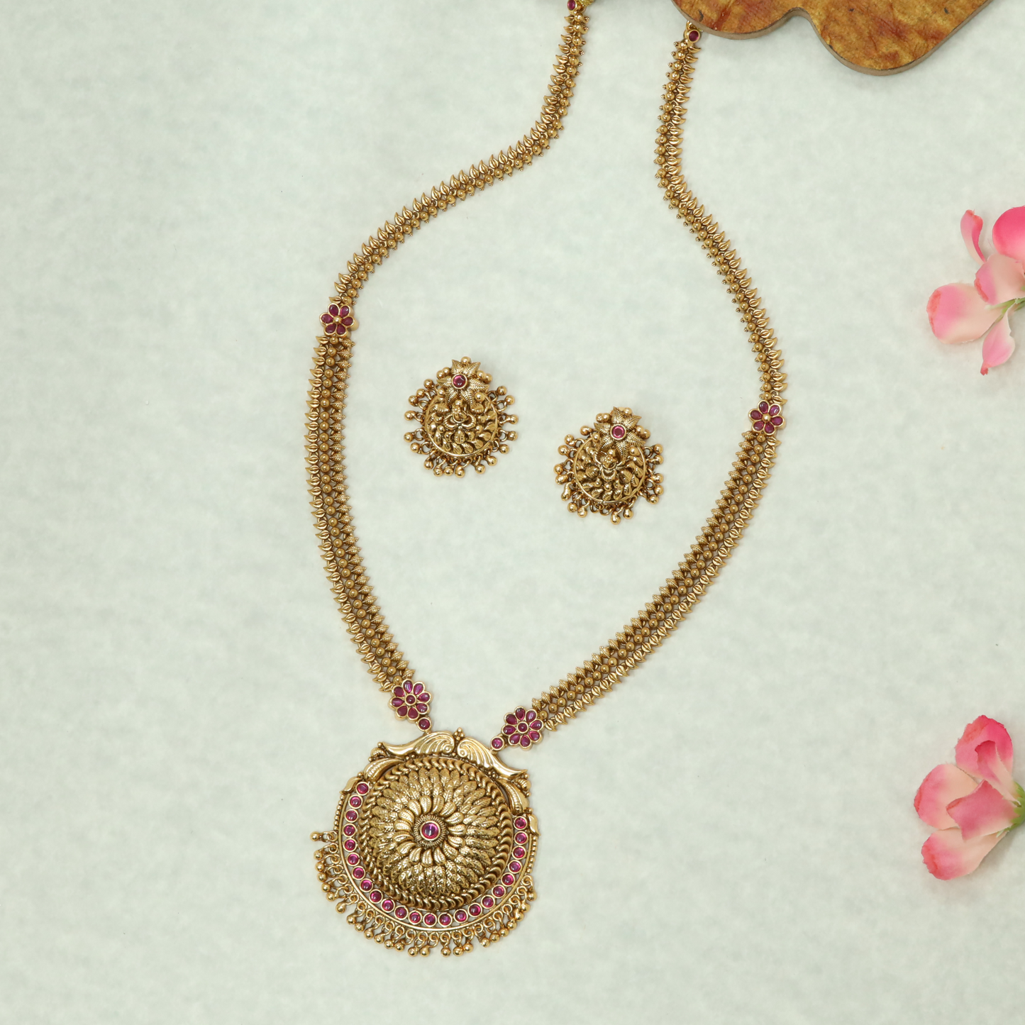 Sunburst Center Long Haara with Layered Chain Rows and Hanging Fringe