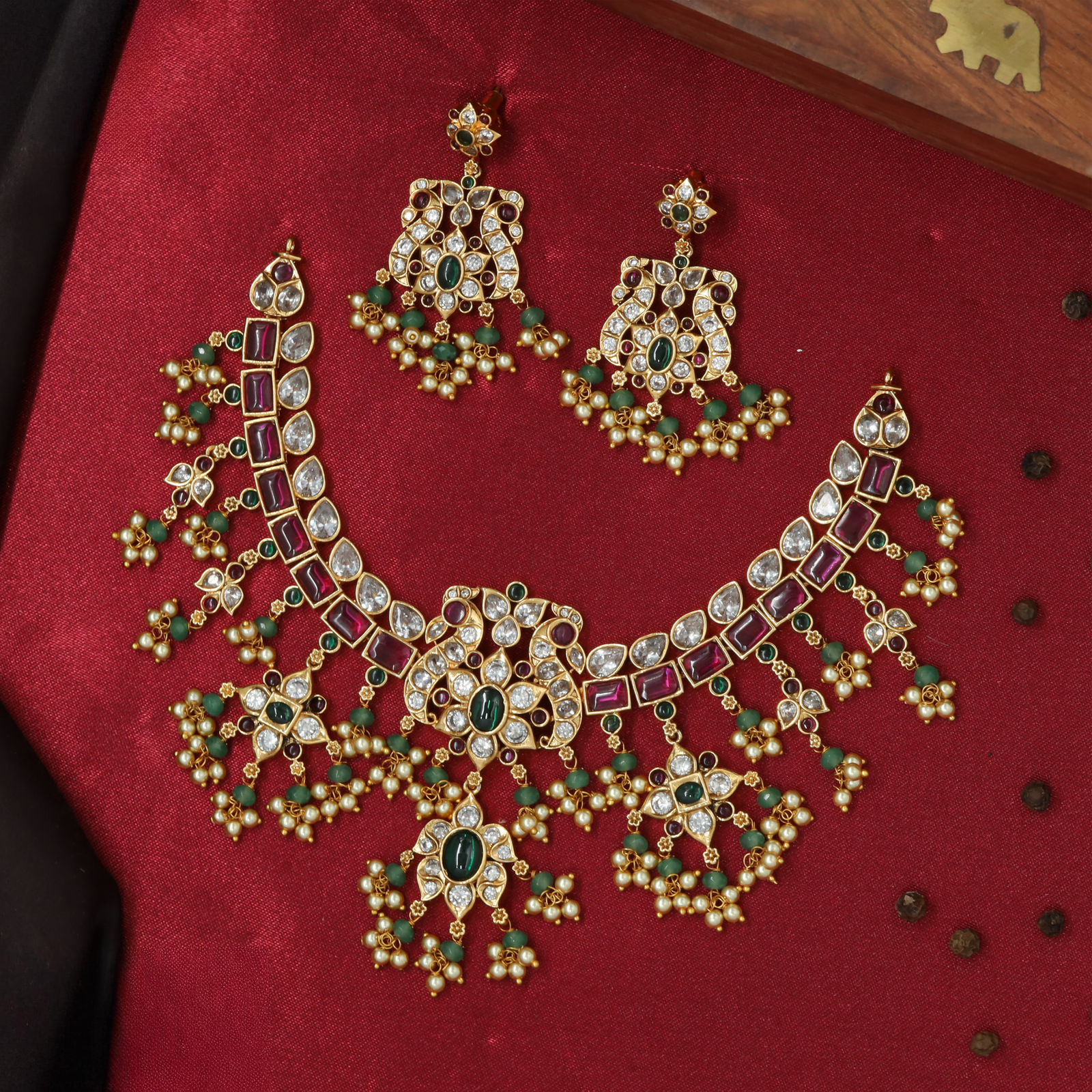 Heritage Antique Necklace Featuring Kundan Polki Detailing And Emerald Highlights