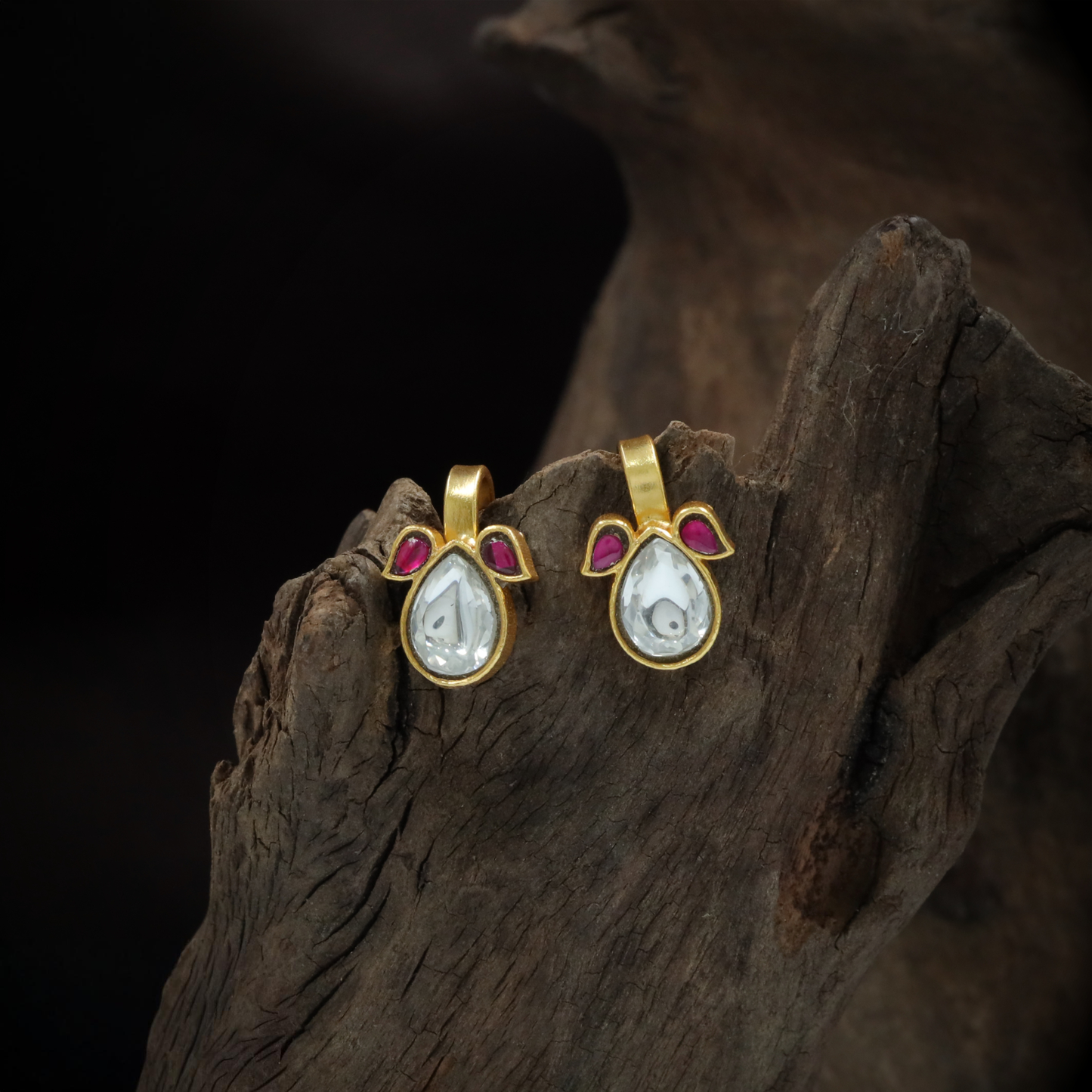 Grand Jadau Bugadi With Smooth Pear Centre And Petal Accents