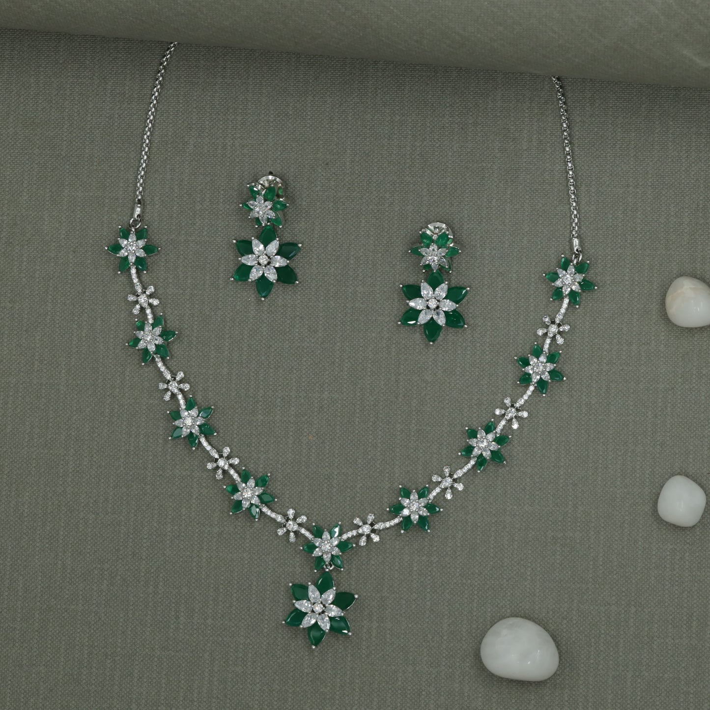 Graceful Petal Pattern Necklace with Delicate Floral Chain