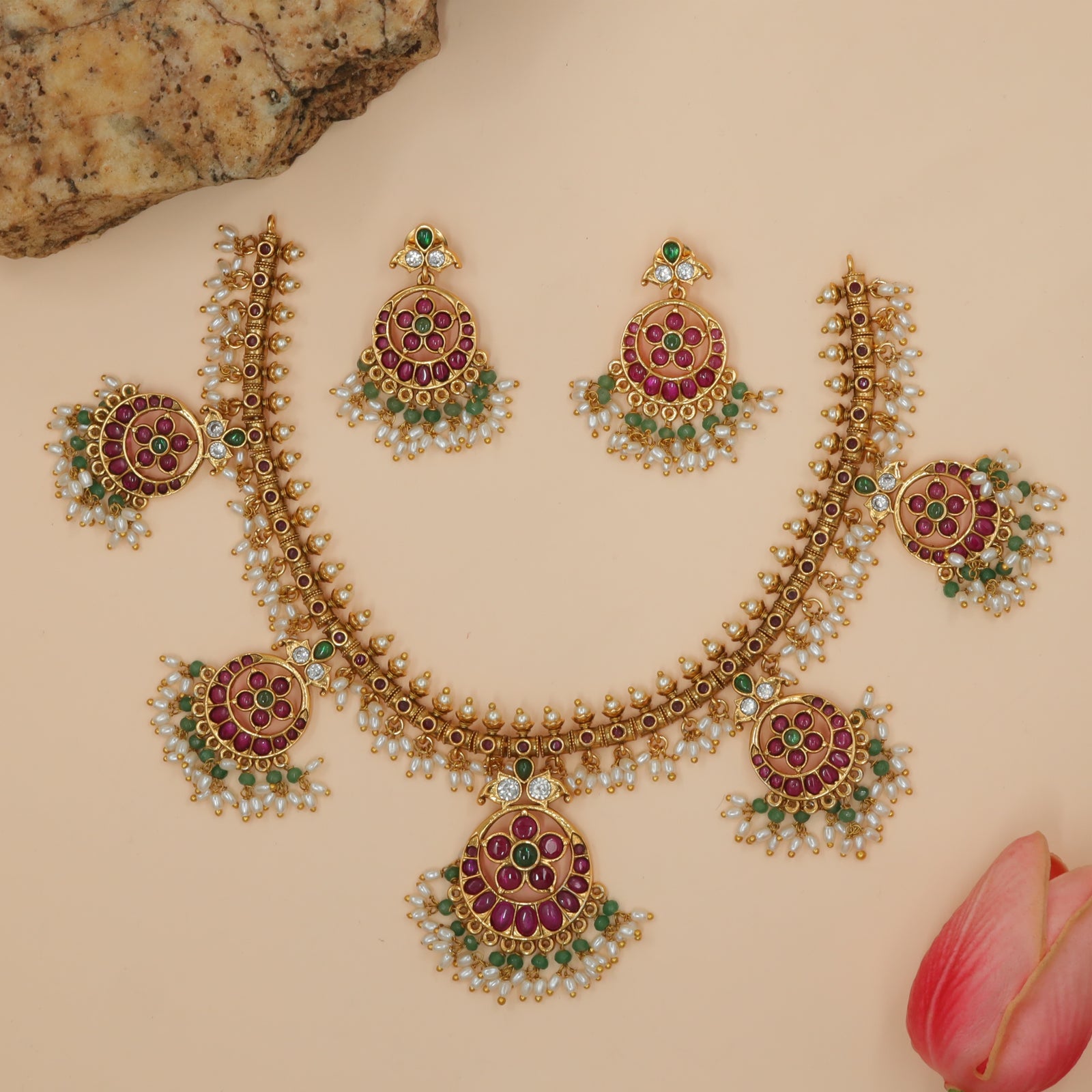 Antique Bloom Pattern Drop Necklace