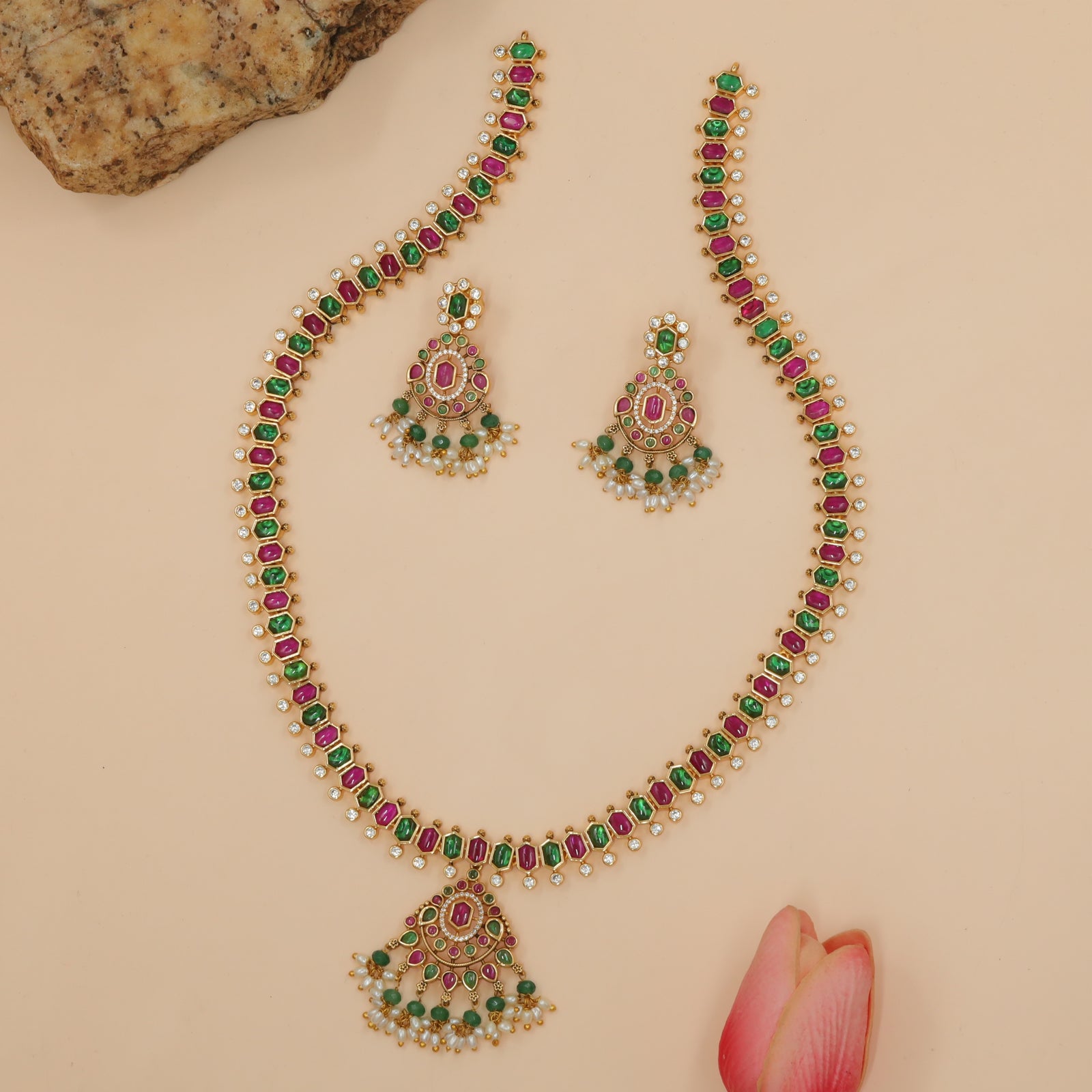 Minimal Temple Long Haara with Continuous Hexagon Motif and Statement Drop